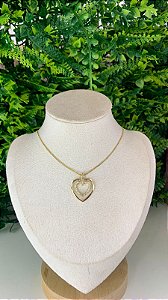COLAR CORAÇÃO VAZADO CRAVEJADO BANHO OURO