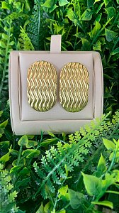 BRINCO OVAL TEXTURIZADO DOURADO