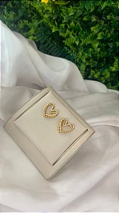 BRINCO  CORAÇÃO CRAVEJADO DOURADO