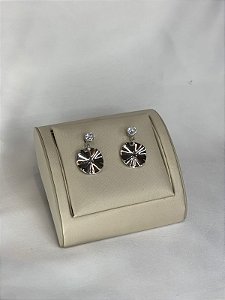 BRINCO PRATA ORGÂNICO COM PONTO DE LUZ