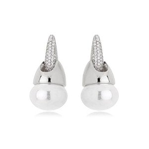 BRINCO PRATEADO COM PÉROLA