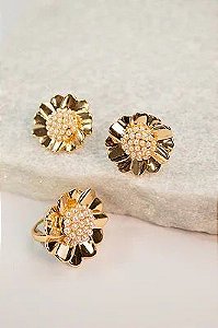 CONJUNTO DOURADO ANEL E BRINCOS FLOR COM PÉROLAS