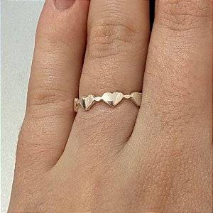 ANEL COM CORAÇÕES PRATA