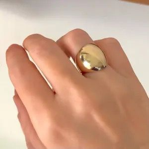 ANEL LISO ABAULADO DOURADO