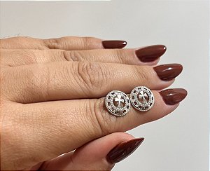 Brinco mandala P com crucifixo rodio