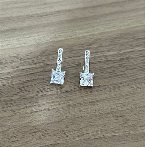 Brinco fixo cravejado com ponto de luz quadrado prata