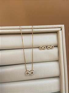CONJUNTO SIMBOLO INFINITO CRAVEJADO OURO