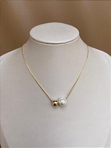 COLAR DUAS PEROLAS DOURADA E BRANCA 40CM