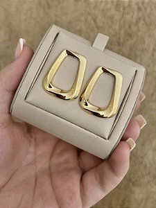 Brinco liso torcido dourado