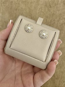 Brinco pérola cravejado dourado