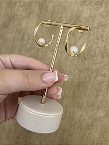 Brinco argola com pérola