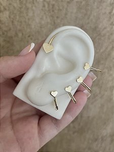 PIRCING FAKE EAR CUFF CORAÇÕES DOURADO