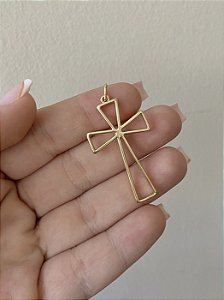 PINGENTE CRUZ VAZADA DOURADA