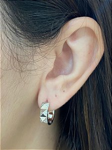 BRINCO ARGOLA CRAV EM TRIANGULOS RODIO