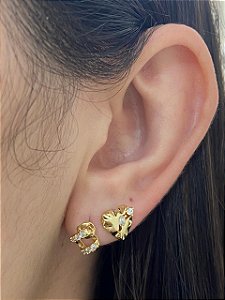 BRINCO DUO CORAÇÃO ORGANICO GEOMETRICO VAZADO CRAVEJADO