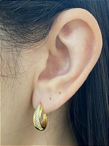 BRINCO ARGOLA CLICK ENTRELAÇADA CRAVEJADA