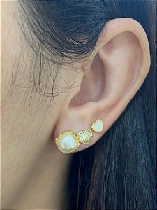 BRINCO TRIO QUADRADO PEROLA E CORAÇÃO CRAVEJADO