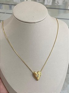 COLAR MALHA CORAÇÃO LISO COM CRUZ CRAV NA LATERAL