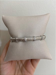 BRACELETE TEXTURIZADO E CRAVEJADO