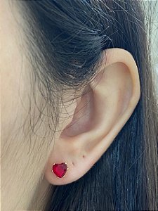 BRINCO PONTO LUZ CORAÇÃO RUBI AÇO