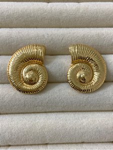 BRINCO CONCHA DOURADO AÇO