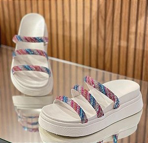 PAPETE BRANCA COM TIRAS COLORIDAS EM STRASS