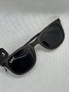 Óculos de sol marrom fosco