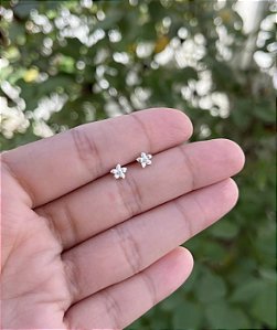 @ Brinco flor Lisa com ponto de luz - Prata 925