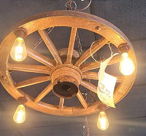 Lustre feito com roda Promocional