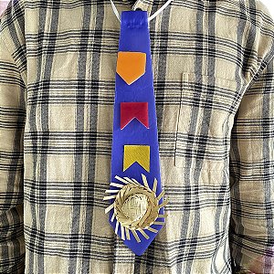 GRAVATA JUNINA COM CHAPEUZINHO REF. 113B