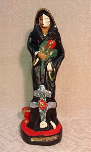 POMBA GIRA ROSA CAVEIRA - GESSO - 21 CMPomba Gira. É uma entidade espiritual que trabalha nos centros de umbanda e candomblé, mensageira entre o mundo dos orixás e a Terra, ajudando em casos de amor, emprego, proteção ou autoestima, por exemplo.  Conforme