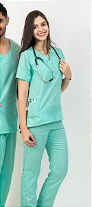 Scrub Feminino Caneteiro em Gabardine