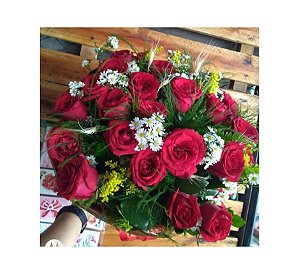 Buquê de Rosas Vermelhas - Jardim Escarlate