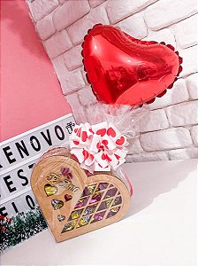 Cesta Coração em Festa Doçura e Emoção no Dia da Mulher.