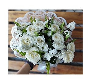 Buquê de Rosas Brancas - Modelo Pureza Clássica