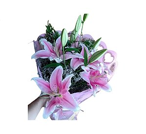 Buquê de Lírios Rosa Modelo Verso Encantado
