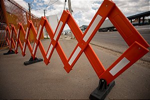 Barreira Pantográfica Extensível Vermelha PEAD