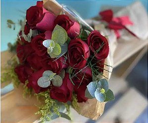 Buquê de Rosas Vermelhas – Presente Romântico com Flores Naturais