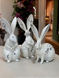 Trio de coelhos em resina