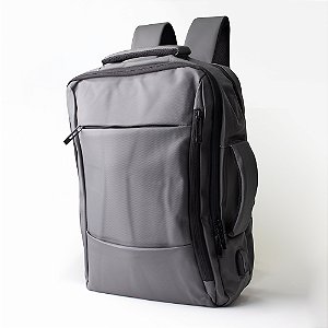 Mochila em Couro Sintético com USB - 23L