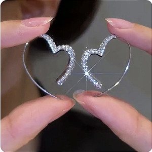 Brinco Feminino Prata Oco Com Strass Brilhante - Acessório Essencial para seu Estilo