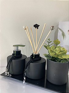 Kit Lavabo Pícolo Preto Fosco com Difusor e Saboneteira com bandeja e vaso de flor