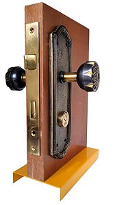 Fechadura 55mm Arouca para porta externa estilo Colonial maçaneta redonda trabalhada - 1 LBO