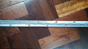 DOBRADIÇA INOX TIPO PIANO EM VARA/FITA/BARRA PARA BAGAGEIRO, GUARDA ROUPA E ARMÁRIO - 1 METRO