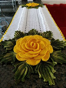 Caminho de mesa em crochê flor rubi 120x40cm  C001
