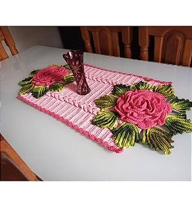 Caminho de mesa em crochê com flores 120x40cm  C011