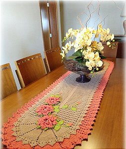 Caminho de mesa em crochê com flores 120x40cm C019