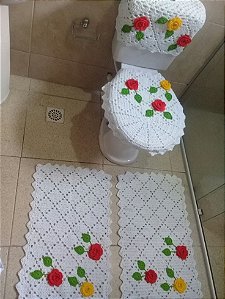 Jogo de tapetes para banheiro em crochê com flores 4 peças JB027