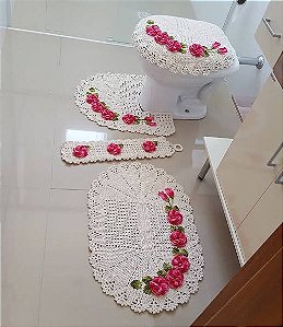 Jogo de tapetes para banheiro em crochê com flores 4 peças JB031