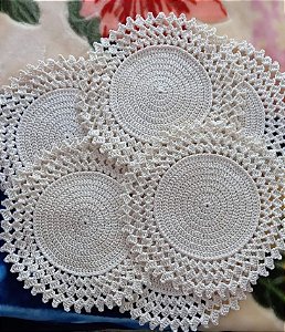 kit Sousplat em crochê 4 peças 40 cm diâmetro S026